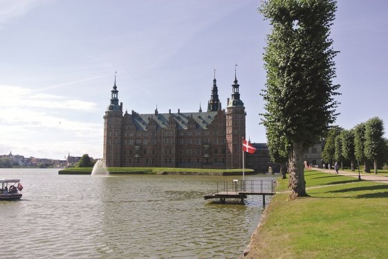 Fredriksborg met Deense vlag